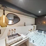 מלון דירות Pavillon 15 Darcy - Appart-suites Urbaines & Design *